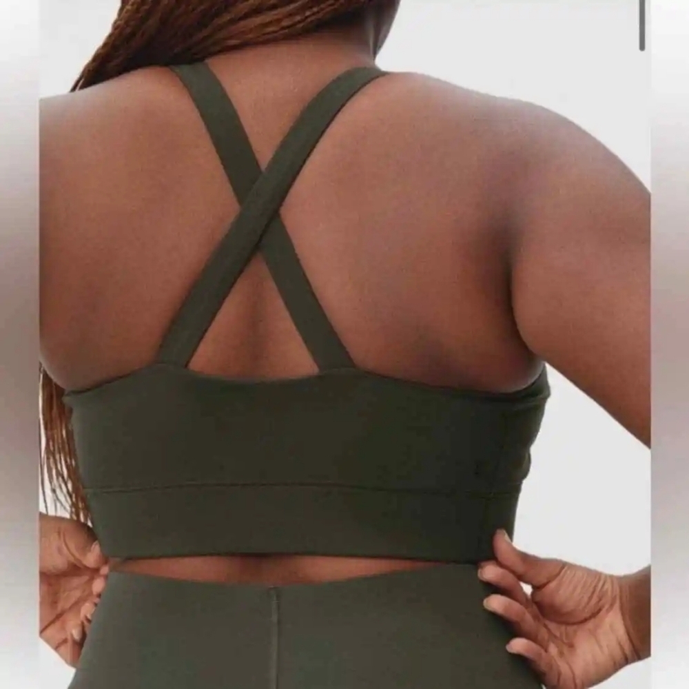 Everlane The Perform Cropped Top in Dark Forest - Picture 2 of 12